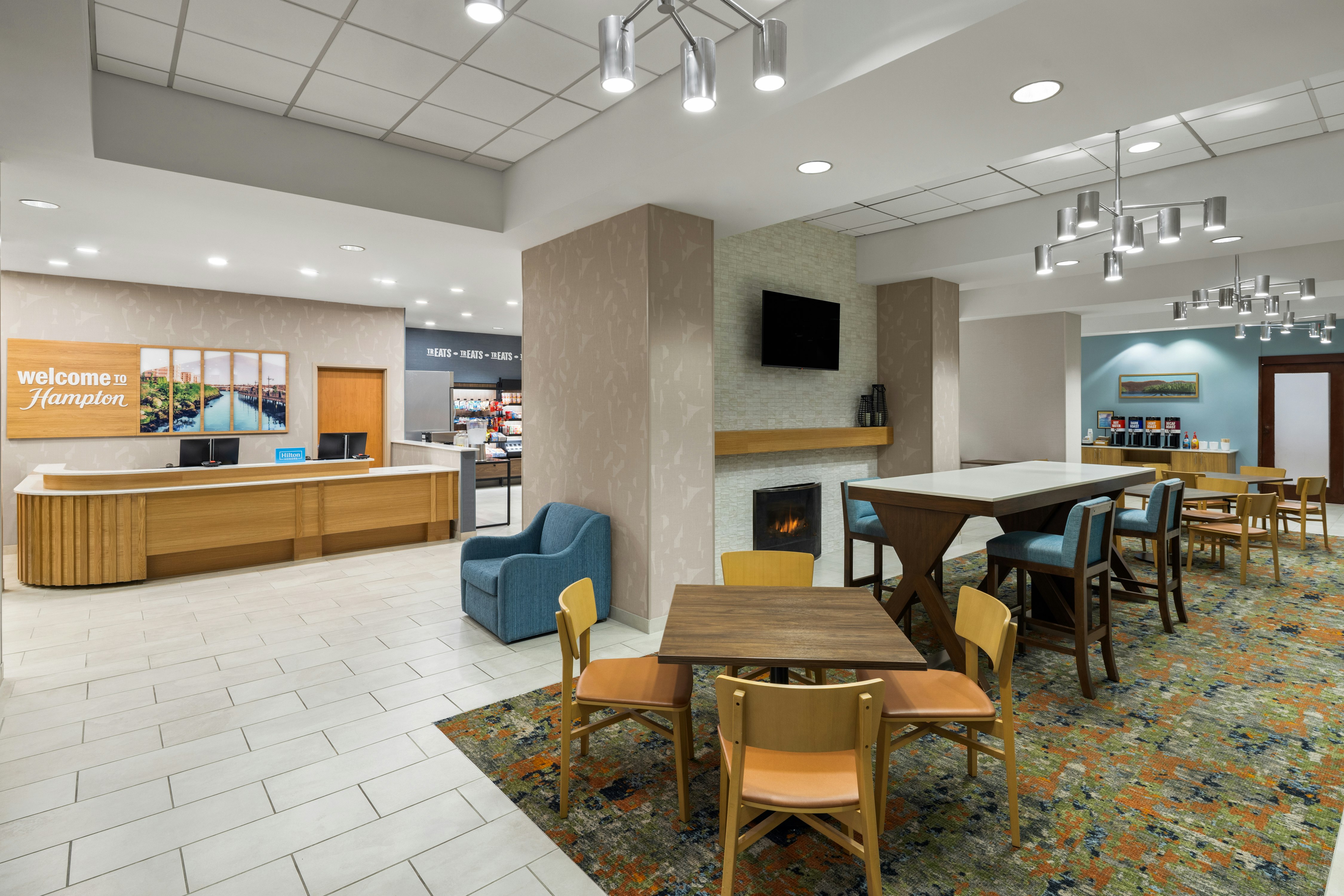 Hampton Inn Suites Bremerton 51/57