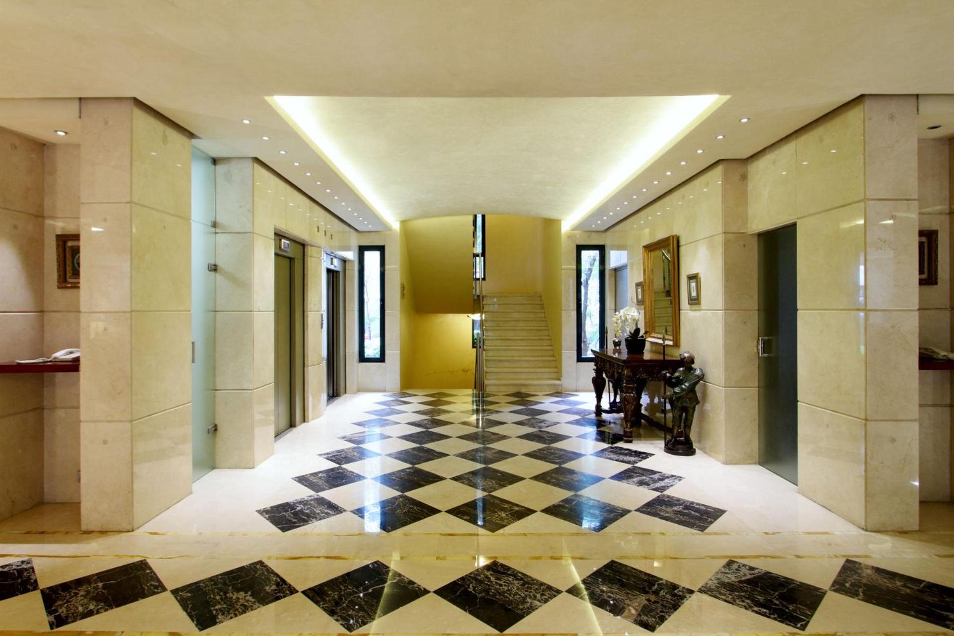 Promenade Hotel 17/25