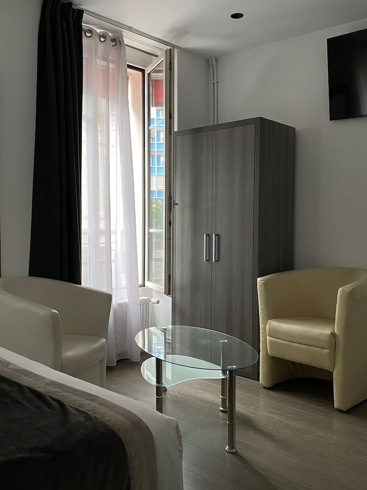 LUXOR BASTILLE HOTEL 42/61