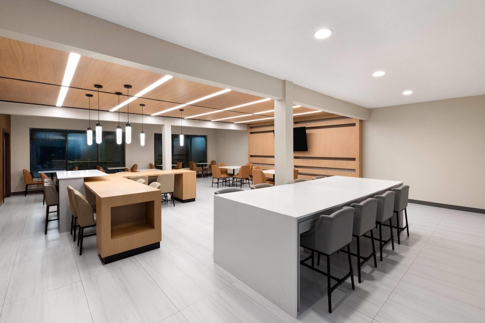 Hawthorn Extended Stay by Wyndham College Station South 29/34