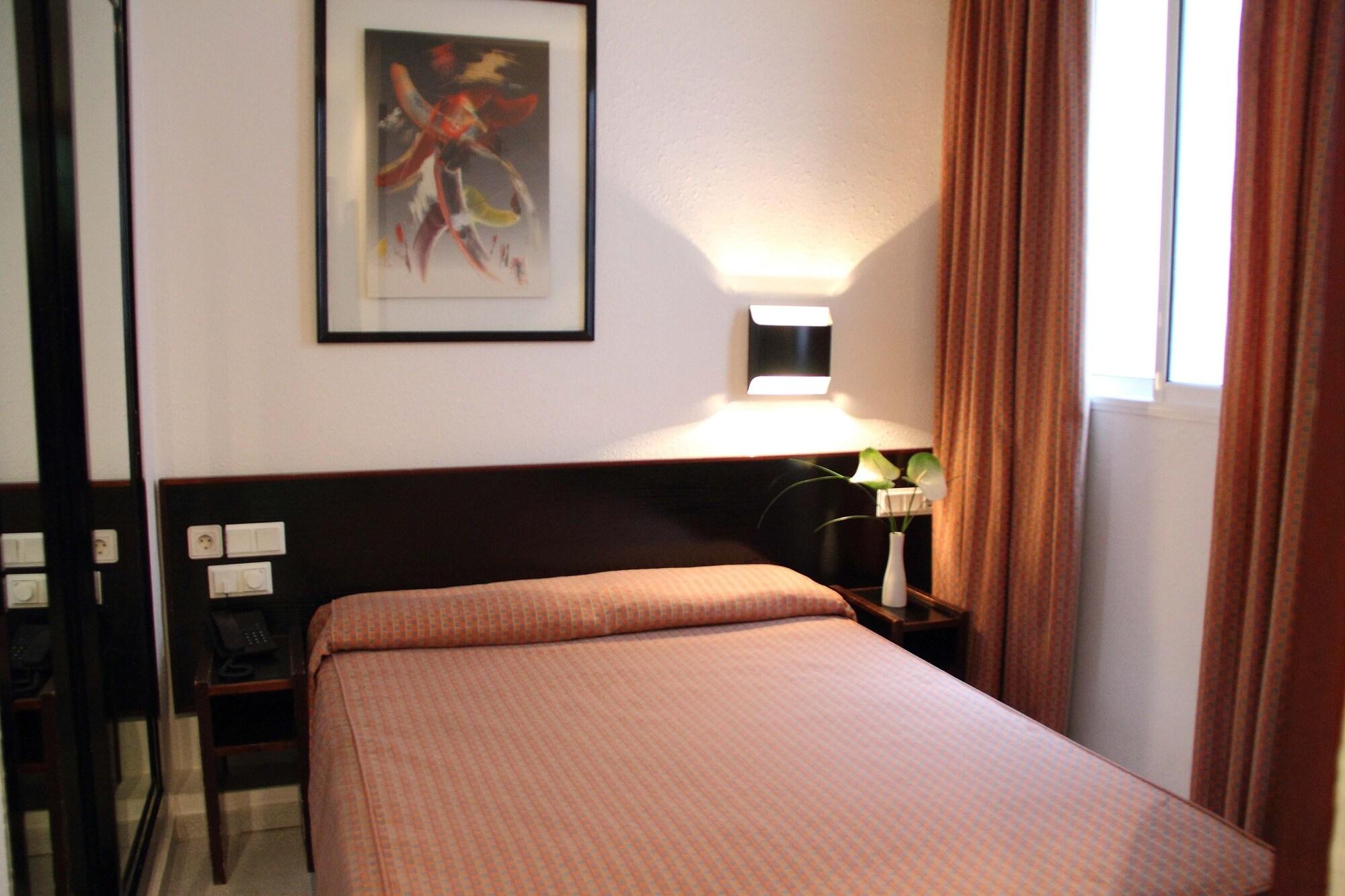 Interior, Single