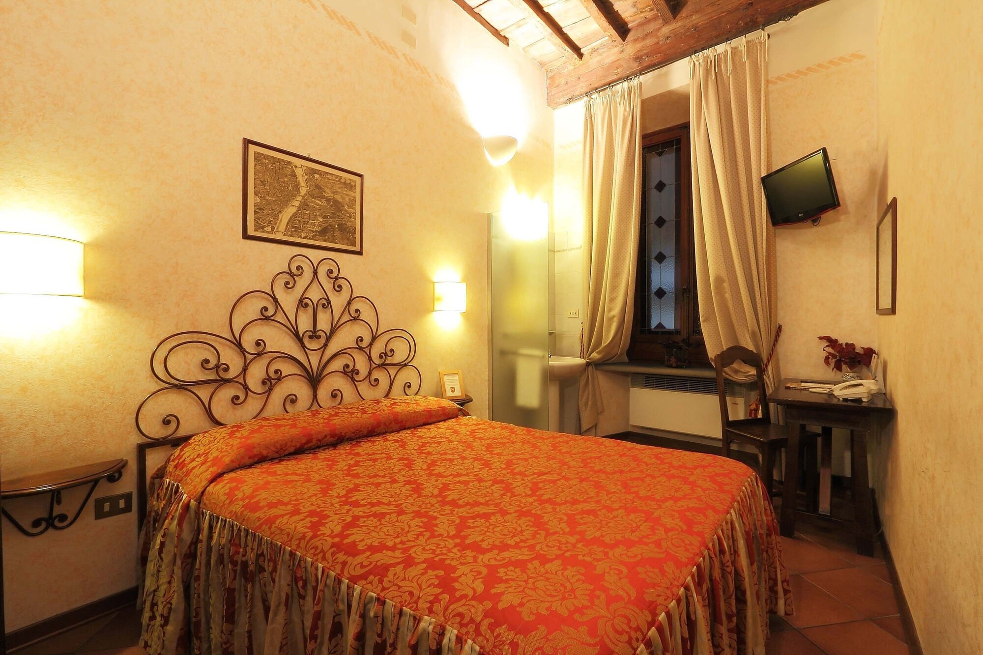 ECONOMY, DOUBLE BED, EXTERNAL BATHROOM