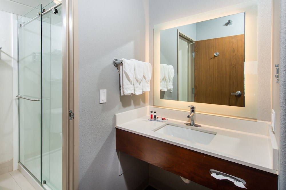 غرفة بسرير كينج، Americinn By Wyndham Rapid City 4/6