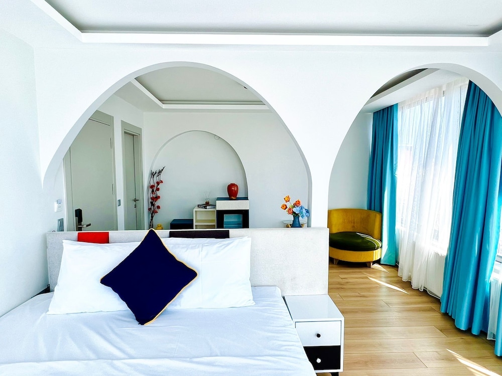 Apex Hotel 42/64