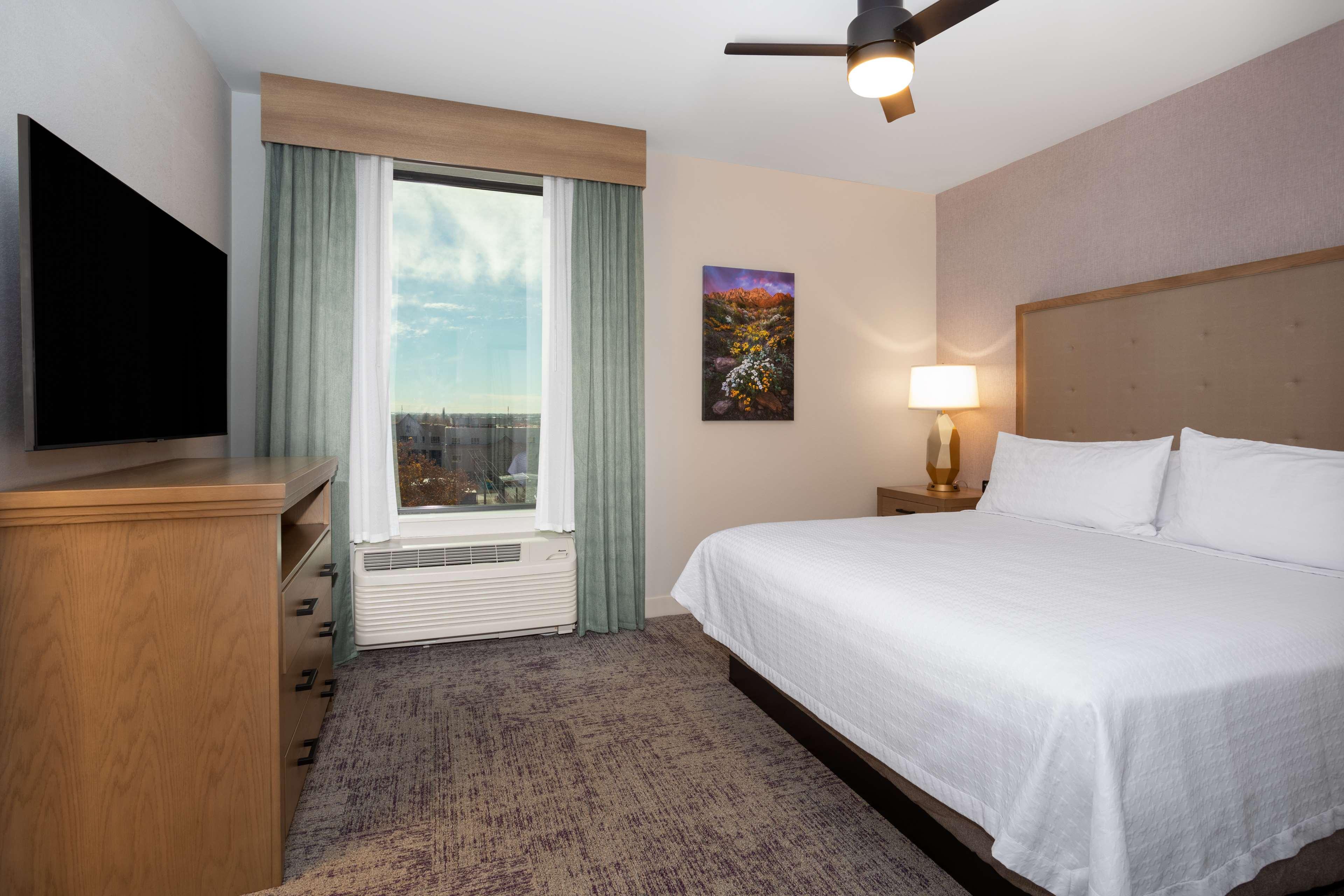 1 BEDROOM, SUITE, KING BED