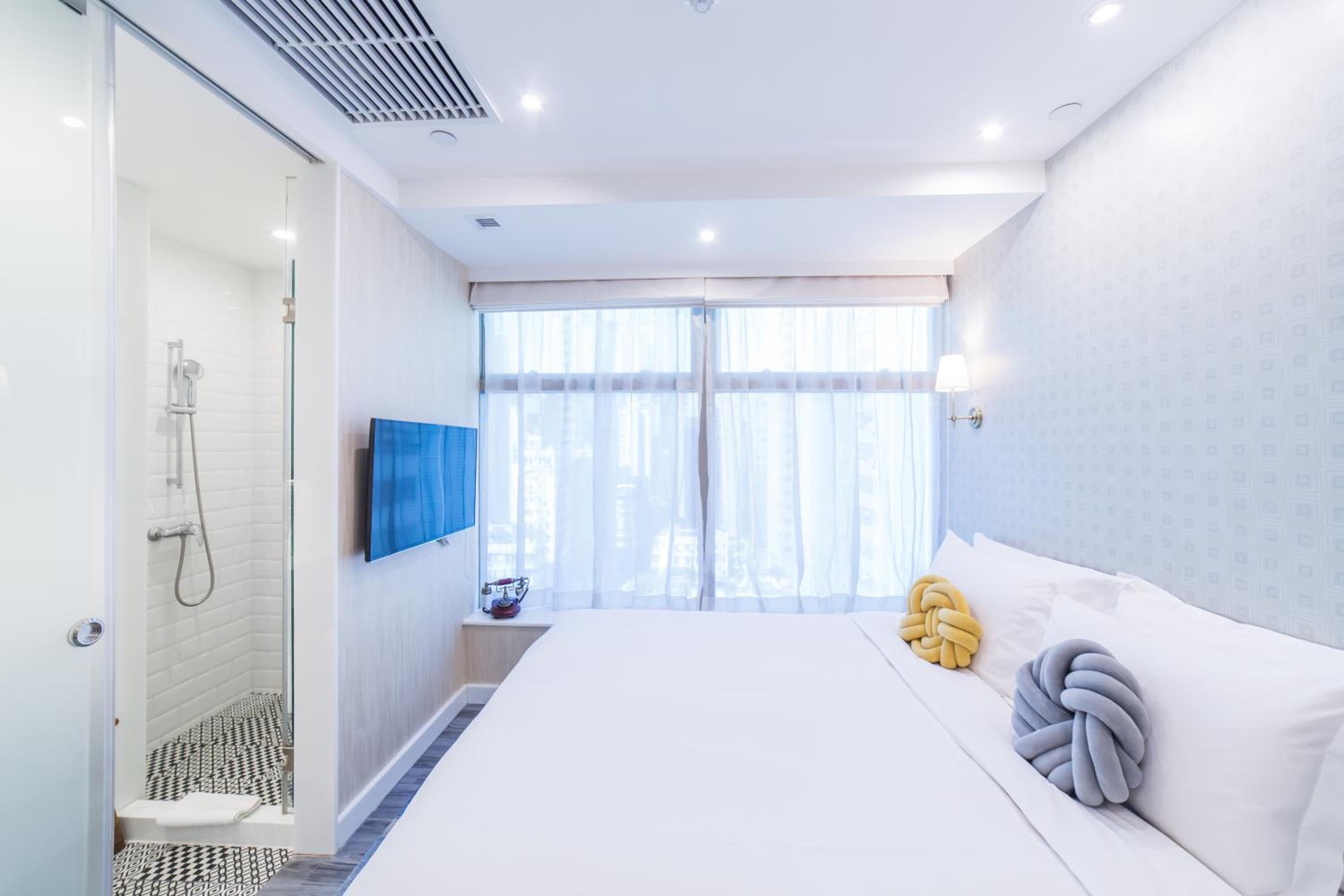 COMFORT, SUPERIOR, KING BED