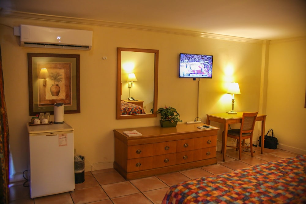 HERITAGE HOTEL 28/46