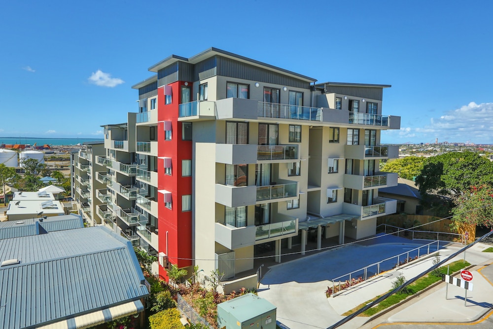 Gladstone Central Plaza 3/60