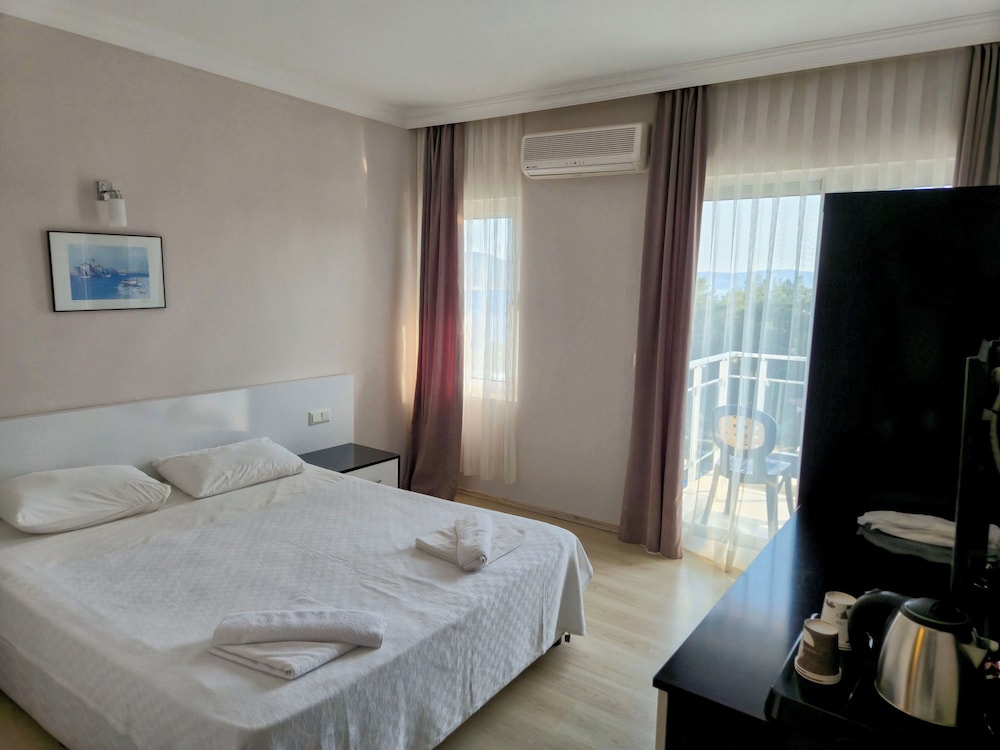DELUXE, DOUBLE BED, SEA VIEW