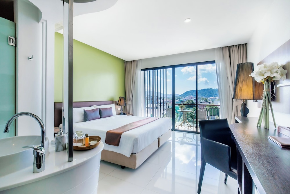 DELUXE, DOUBLE BED