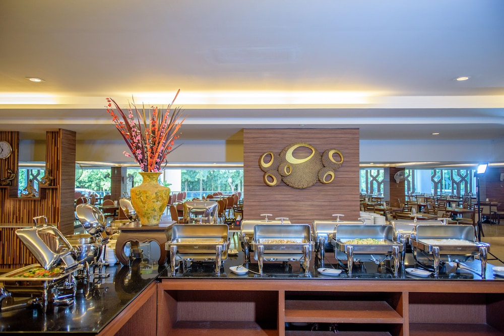 Golden Beach Cha Am Hotel 30/50