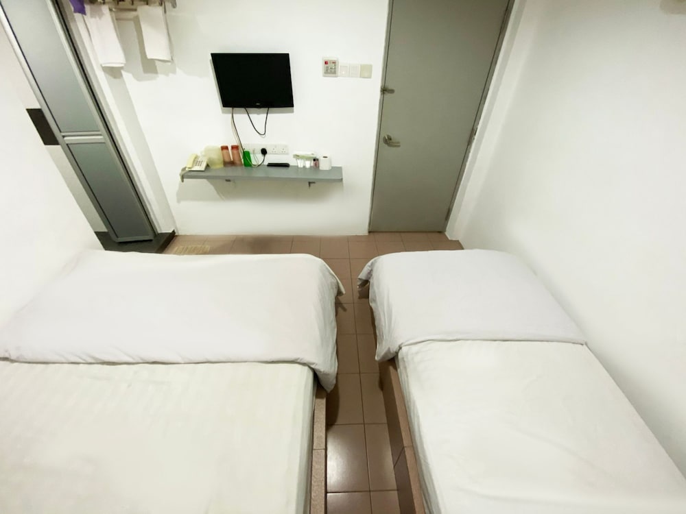 Lucky Hotel 11/22
