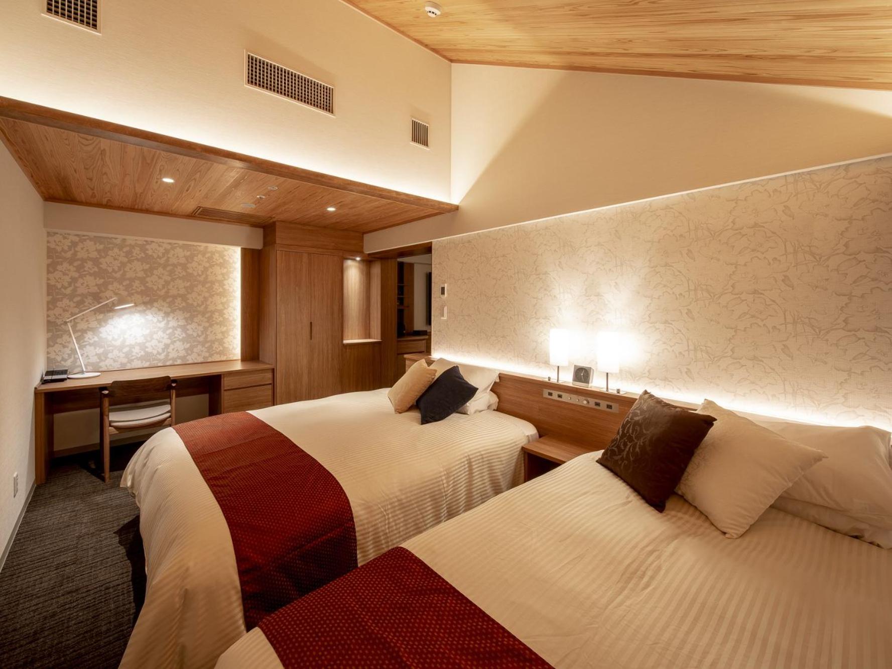 Royal, Suite