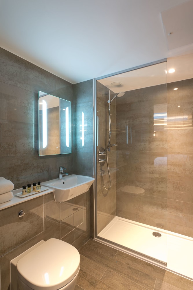 Camden Enterprise Hotel 50/50