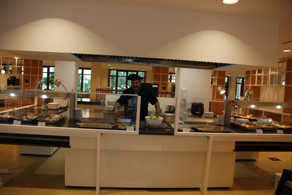 Hotel Los Robles 24/33