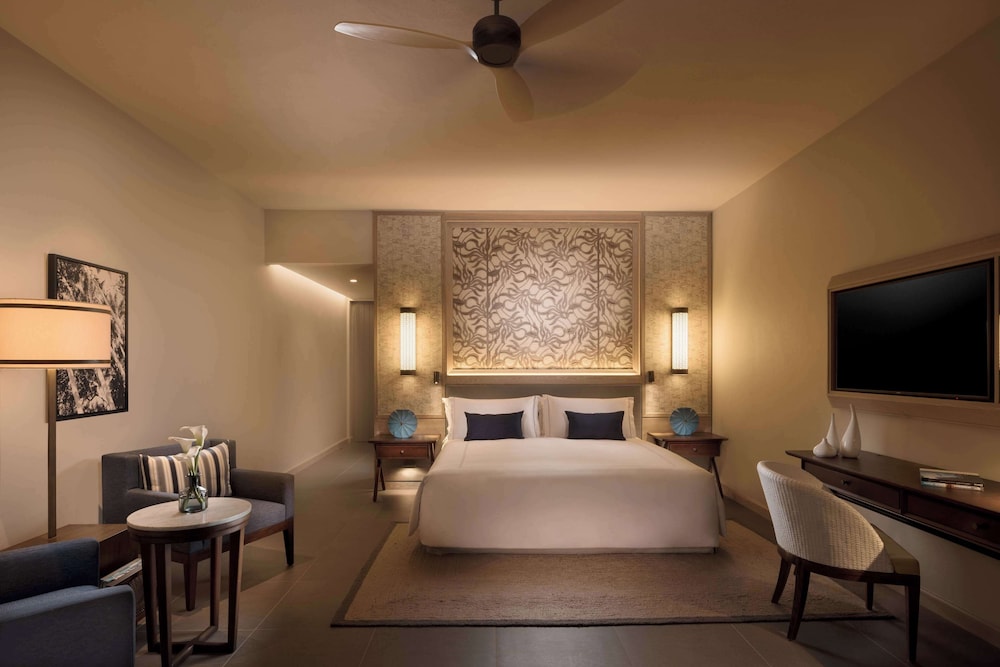 Deluxe, King Bed, Constance Le Chaland 2/3
