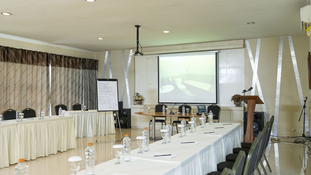 Aleyra Hotel and Villa Garut 36/50
