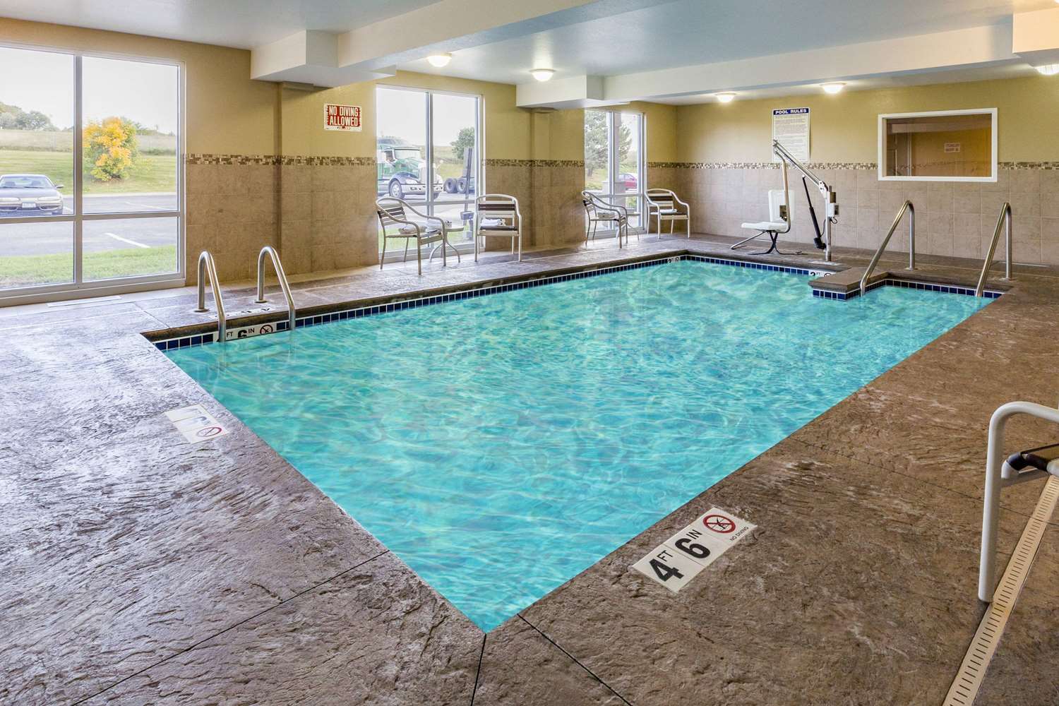 AmericInn by Wyndham Burnsville 19/20