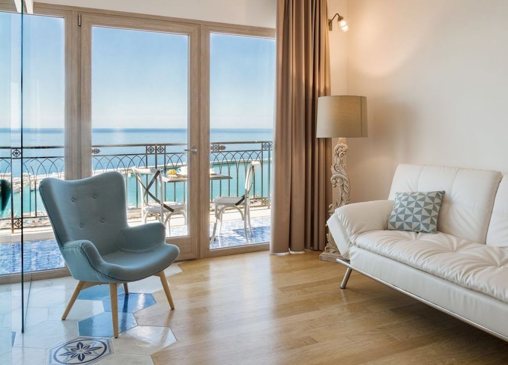 Domus Maris Boutique Hotel 25/50
