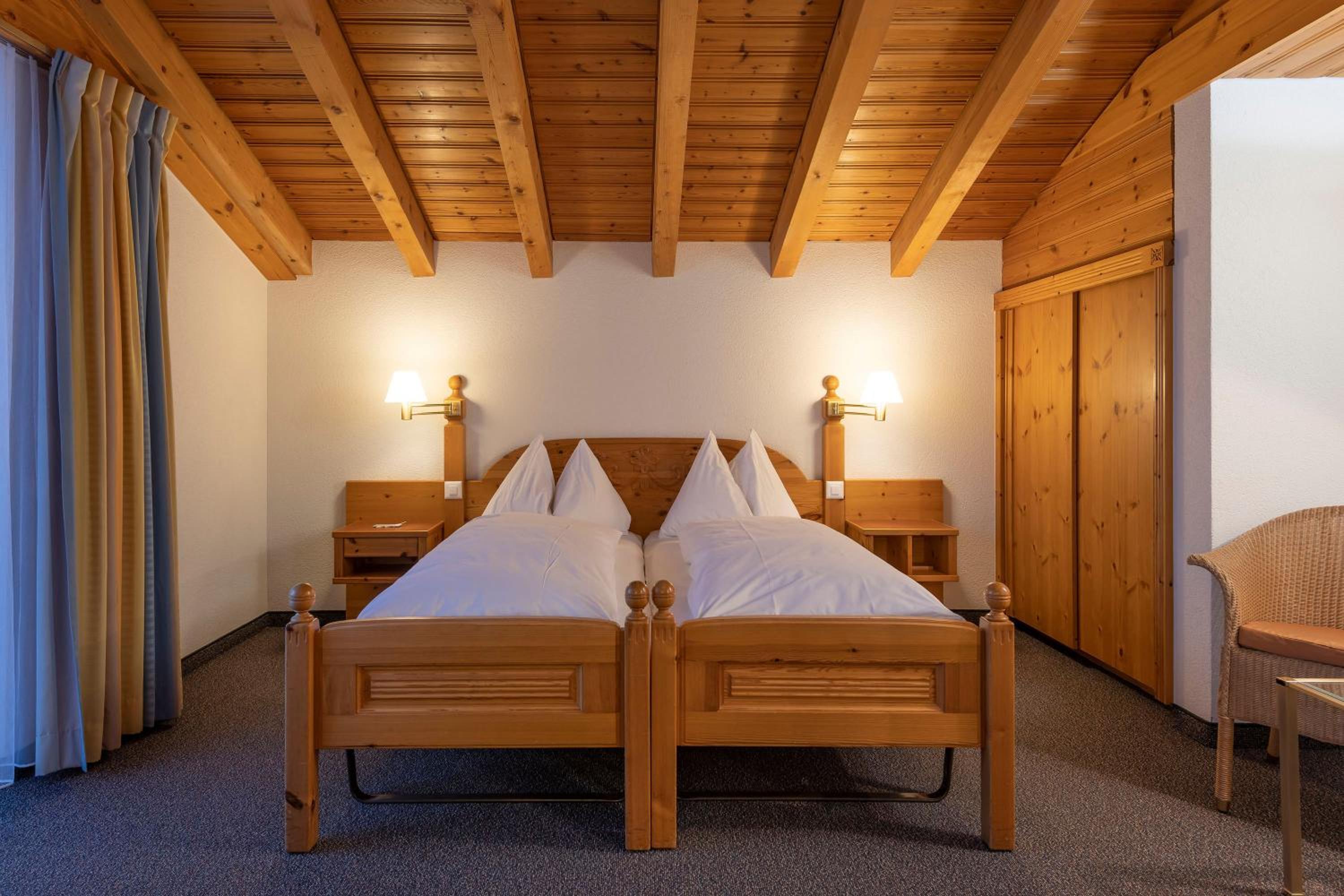 Suite, Twin Beds, Eiger View, Sofa