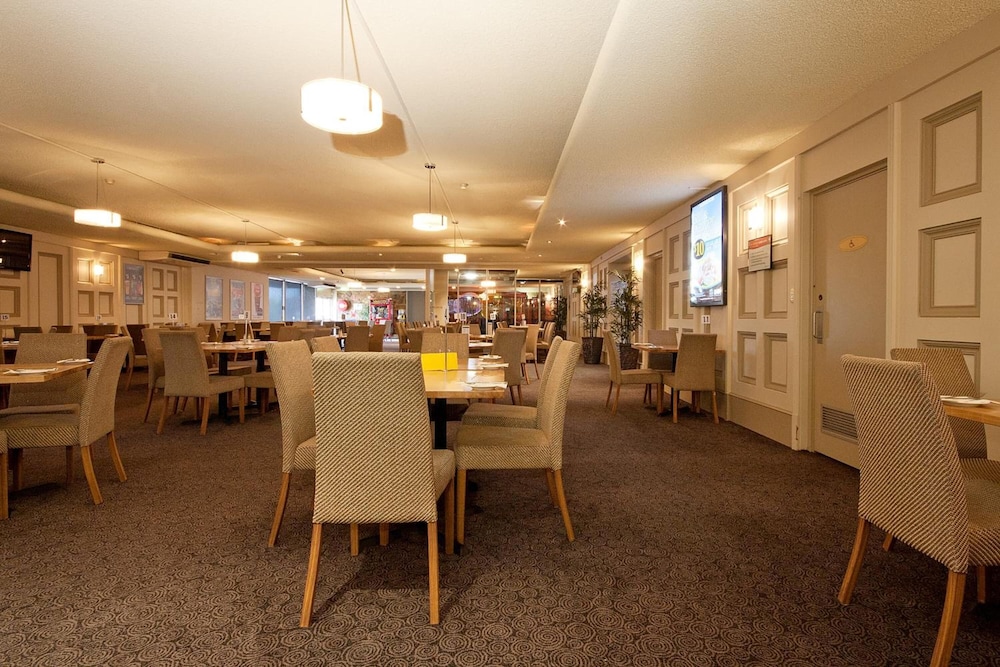 Enfield Hotel 44/55