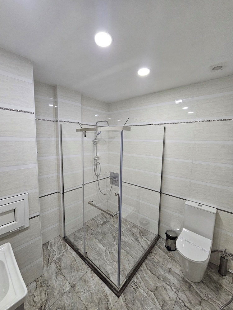 Safran Hotel 50/50