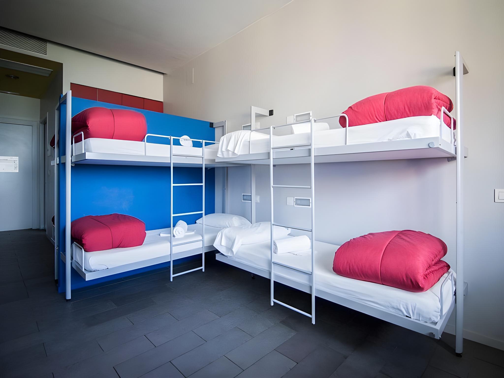 Family 6, Multiple Beds