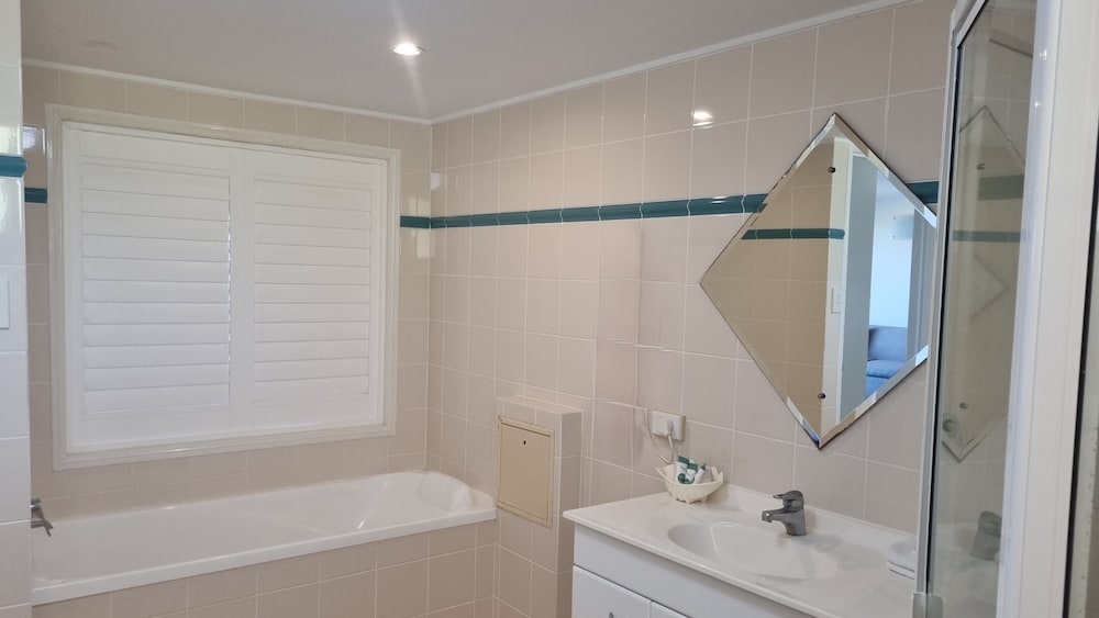 Rose Bay Resort 69/70