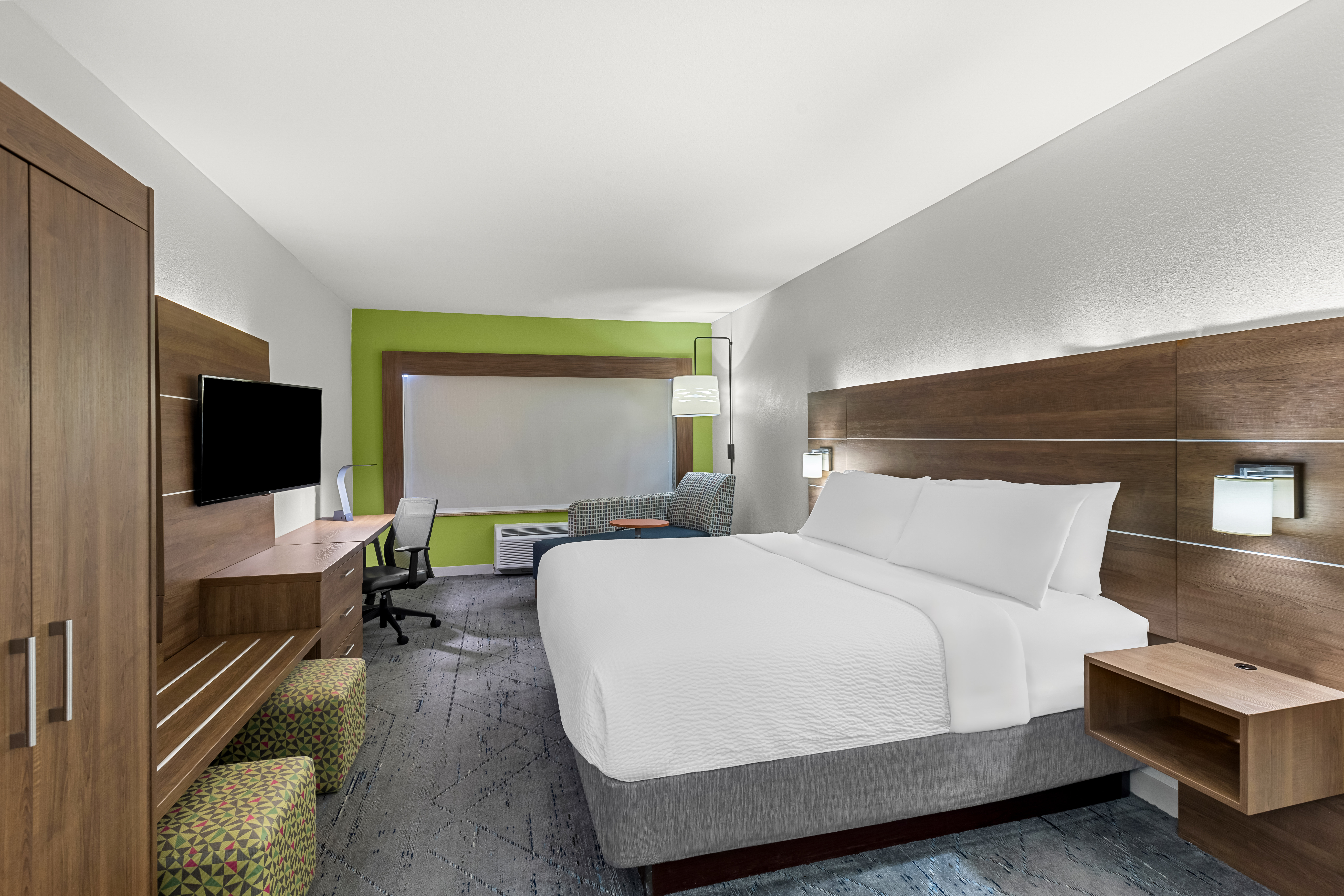 Holiday Inn Express Hotel Suites Savannah Midtown 15/81