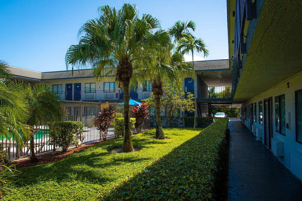 Motel6 Lantana/West Palm Beach, FL 50/60