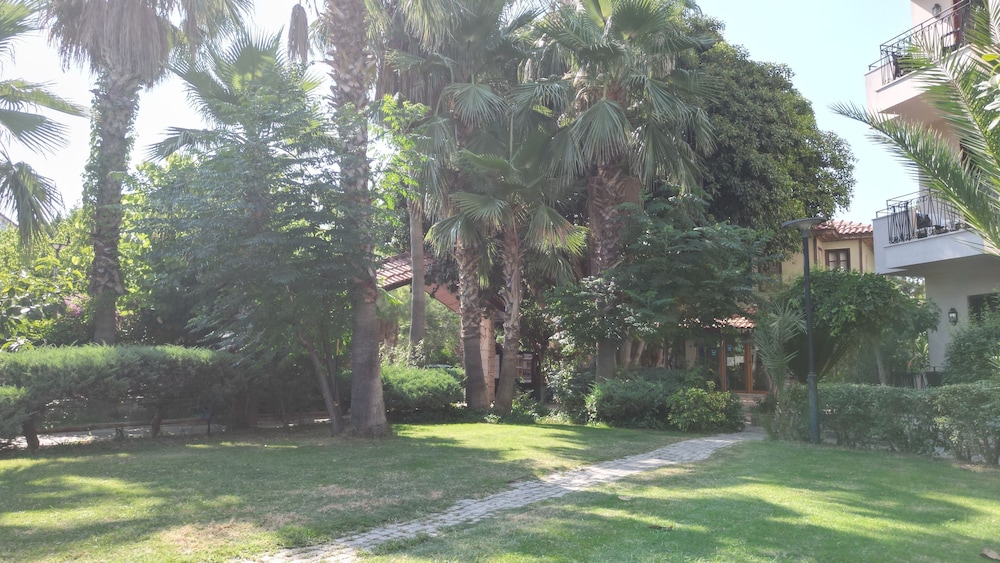 Lemas Suite Hotel 42/48