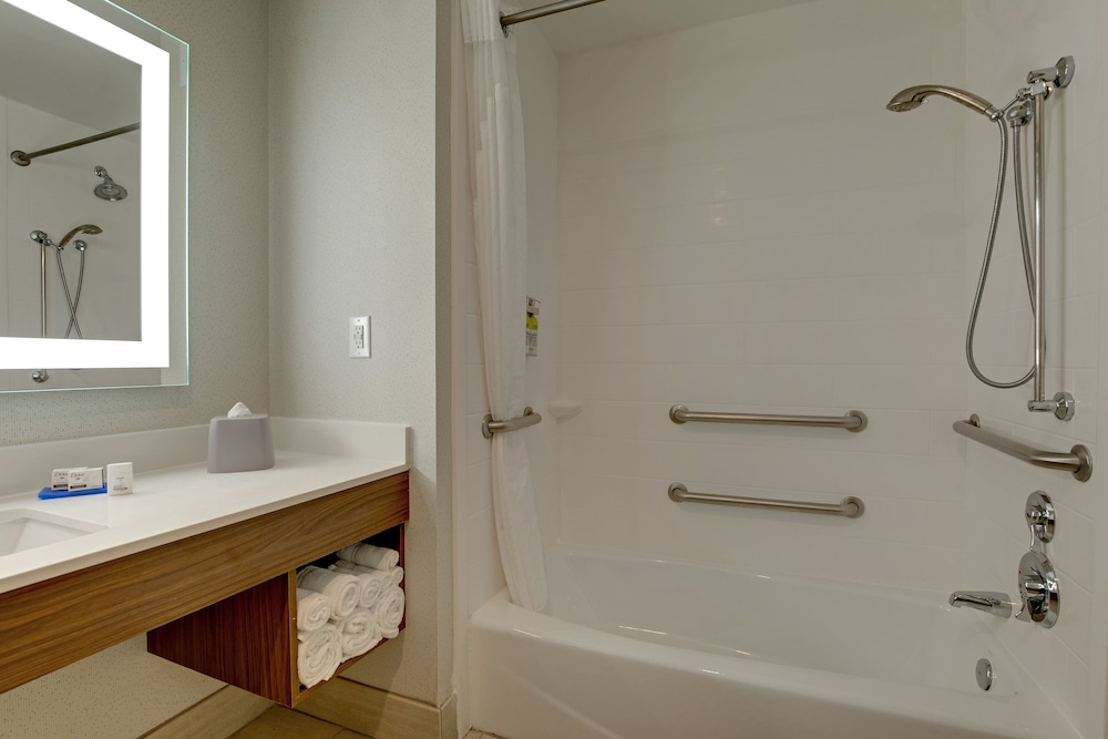 Holiday Inn Express Hotel and Suites Nashville-Opryland 29/64