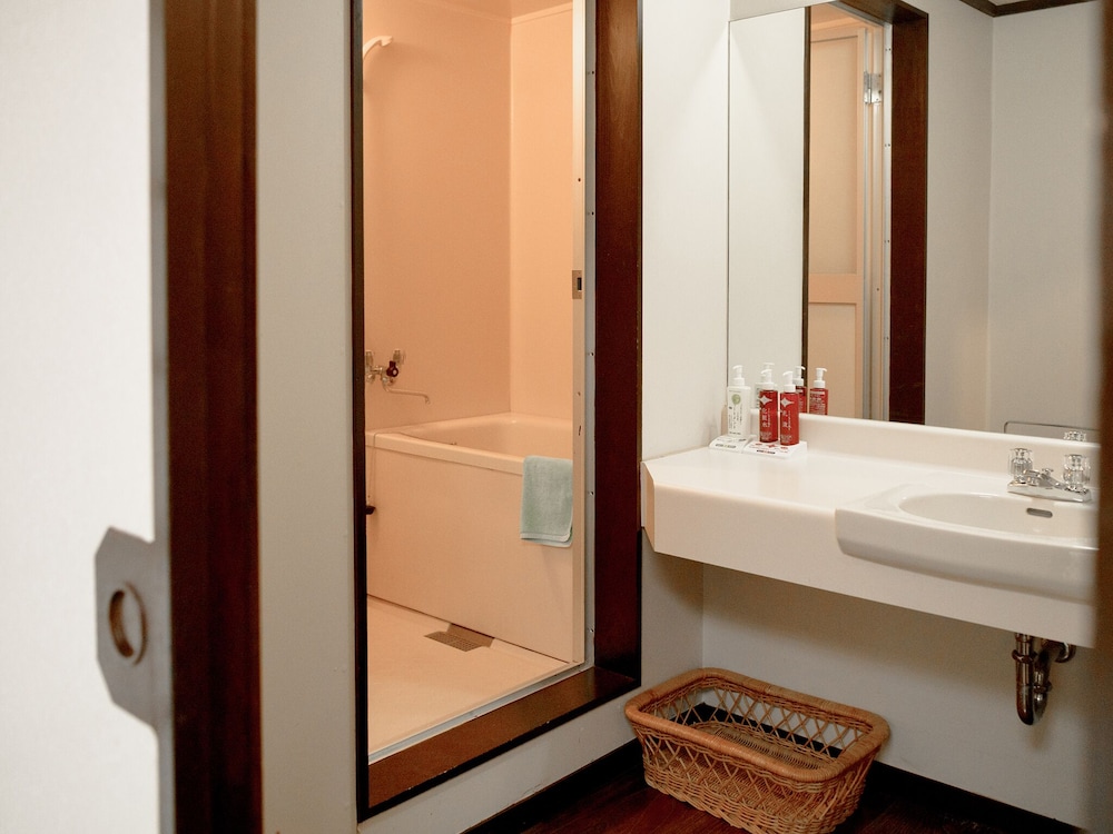 ROOM ASSIGNED ON ARRIVAL, RIVER VIEW