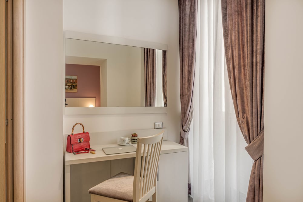 TREVI PALACE HOTEL 60/62