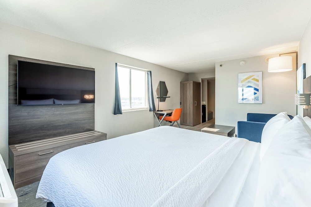 Standard, King Bed, Extra Floor Space
