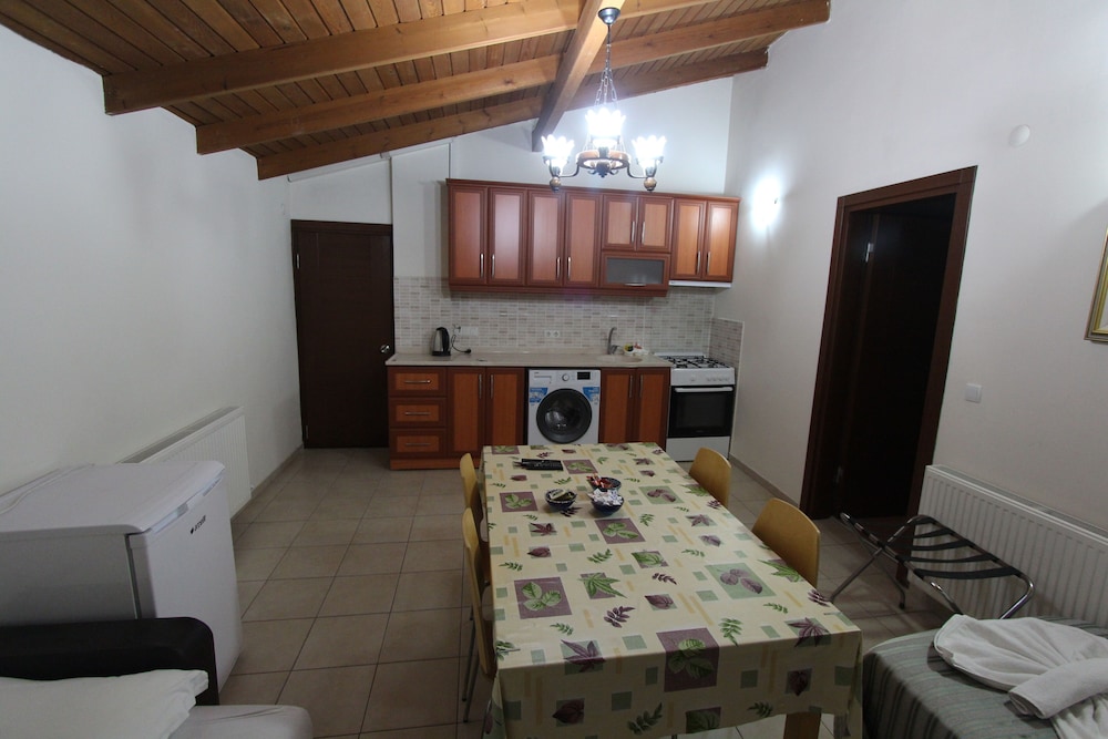AVE MARIA HOTEL 49/65
