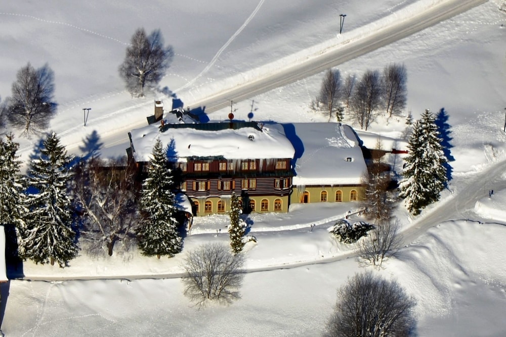 Alpsky Hotel 8/68