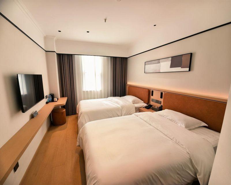 Todays International Hotel 12/24