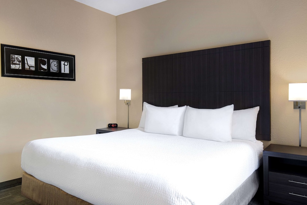 Theme, Suite, King Bed, Kitchen