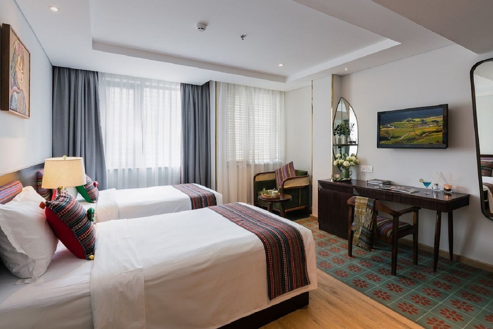 Au Lac Center Hotel 7/50