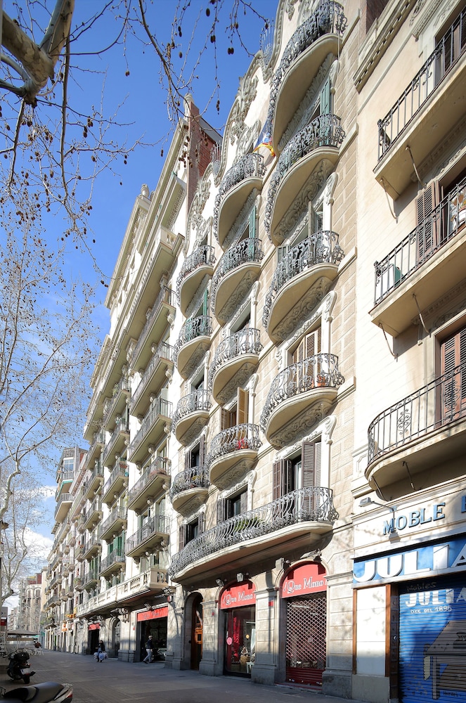 Balkonis Hostal 1/68