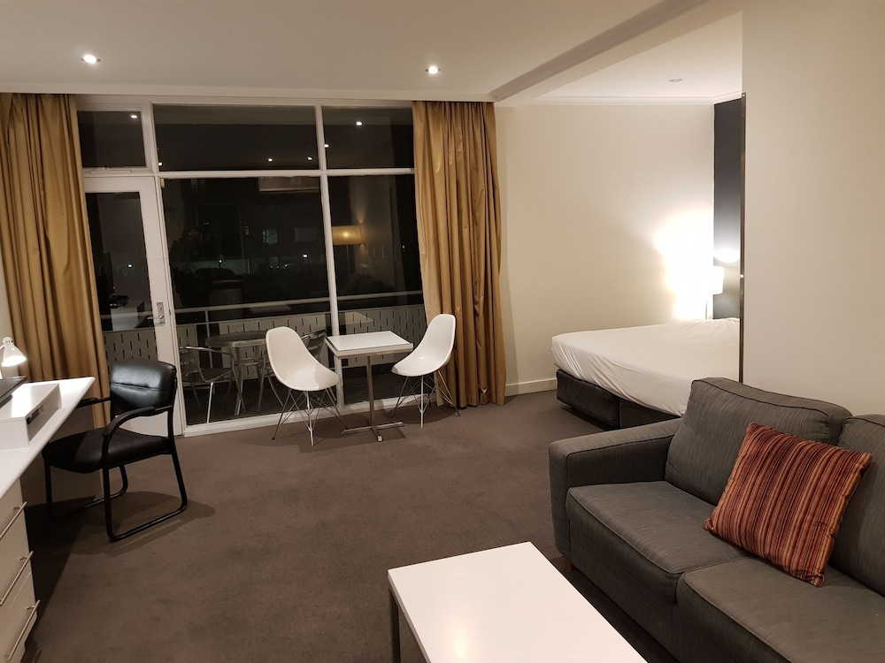 The Parkmore Hotel 33/45