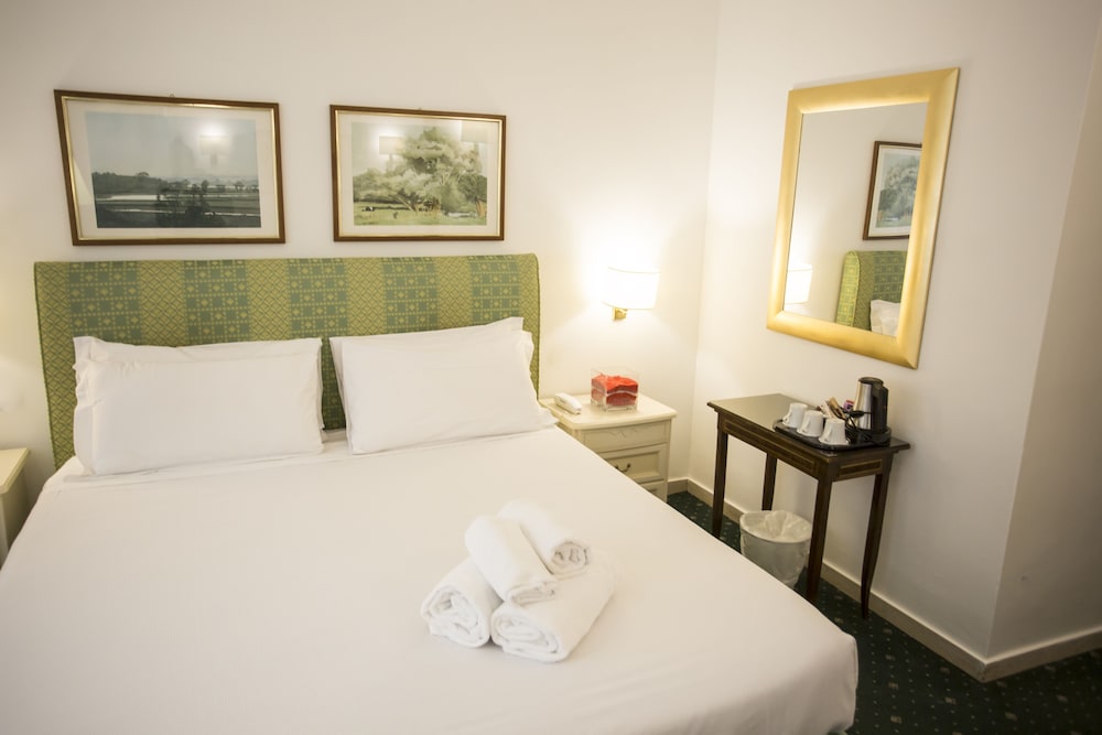 Napoleon Hotel 22/64