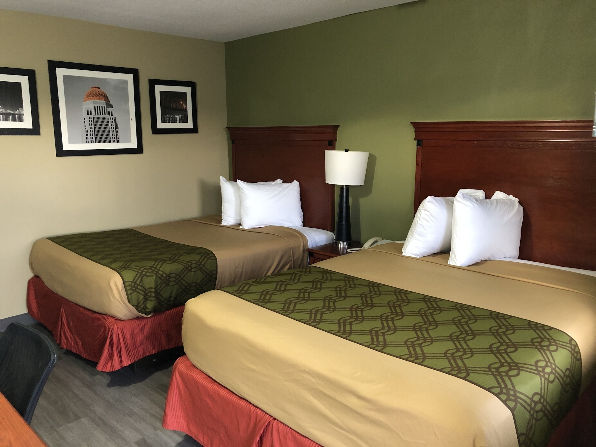 غرفة ديلوكس بسريرين كوين للمدخنين، Deluxe Inn & Suites By OYO Miami OK 5/10