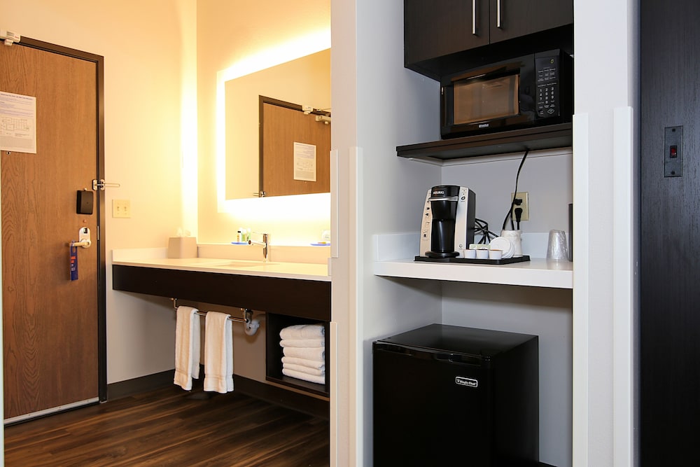 Holiday Inn Express Hotel And Suites Ashland 50/55
