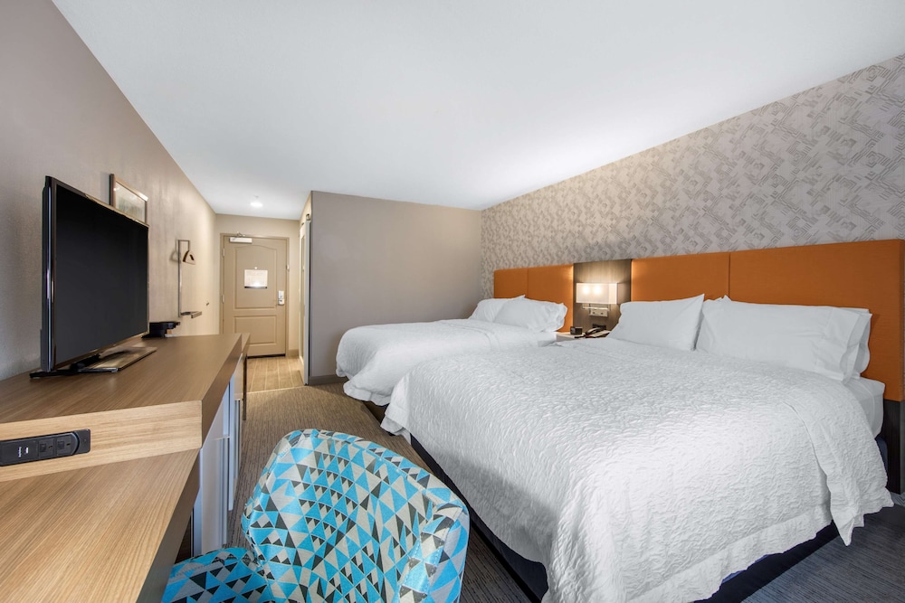 Hampton Inn and Suites Ruidoso Downs 10/37