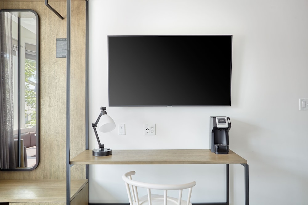 907 Main 37/52