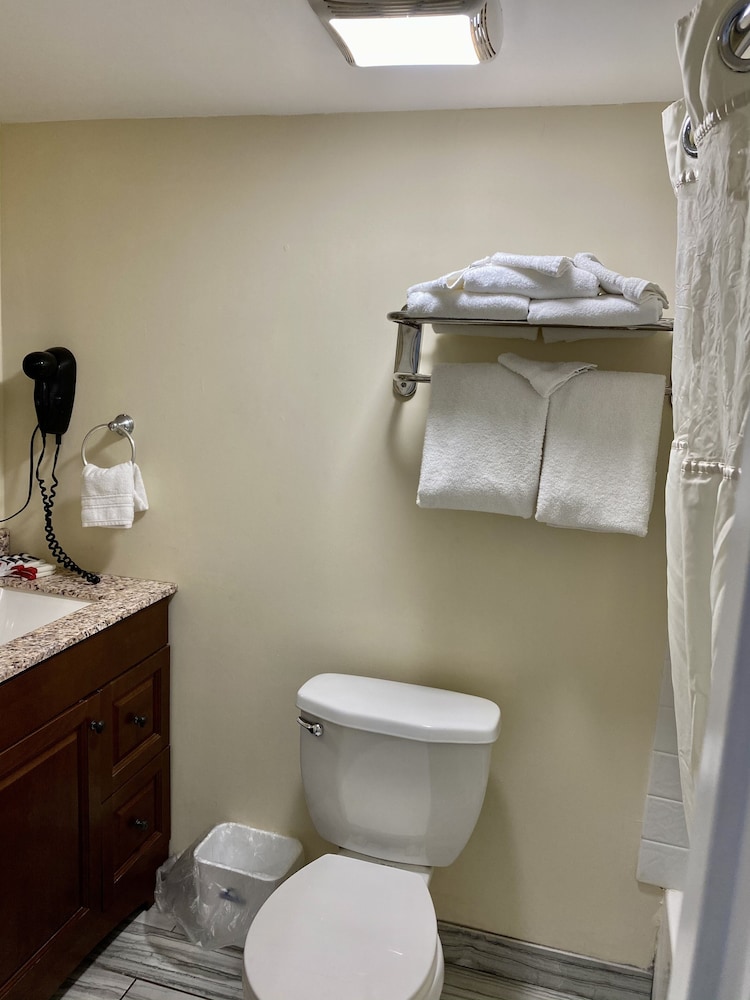 Beacon Inn and Suites 25/40
