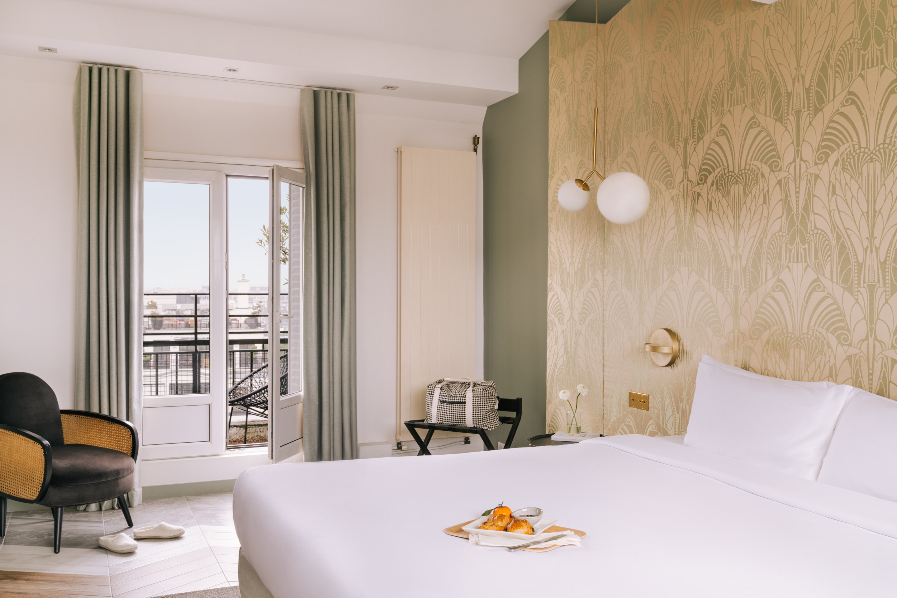 Suite, Eiffel View
