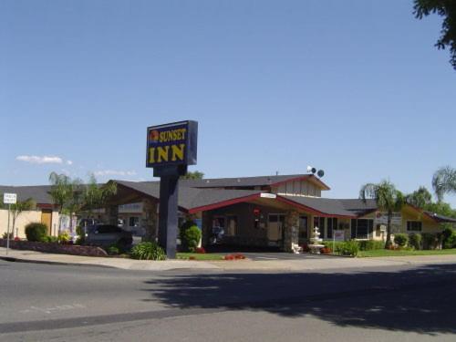 Sunset Inn Lake Oroville 4/14